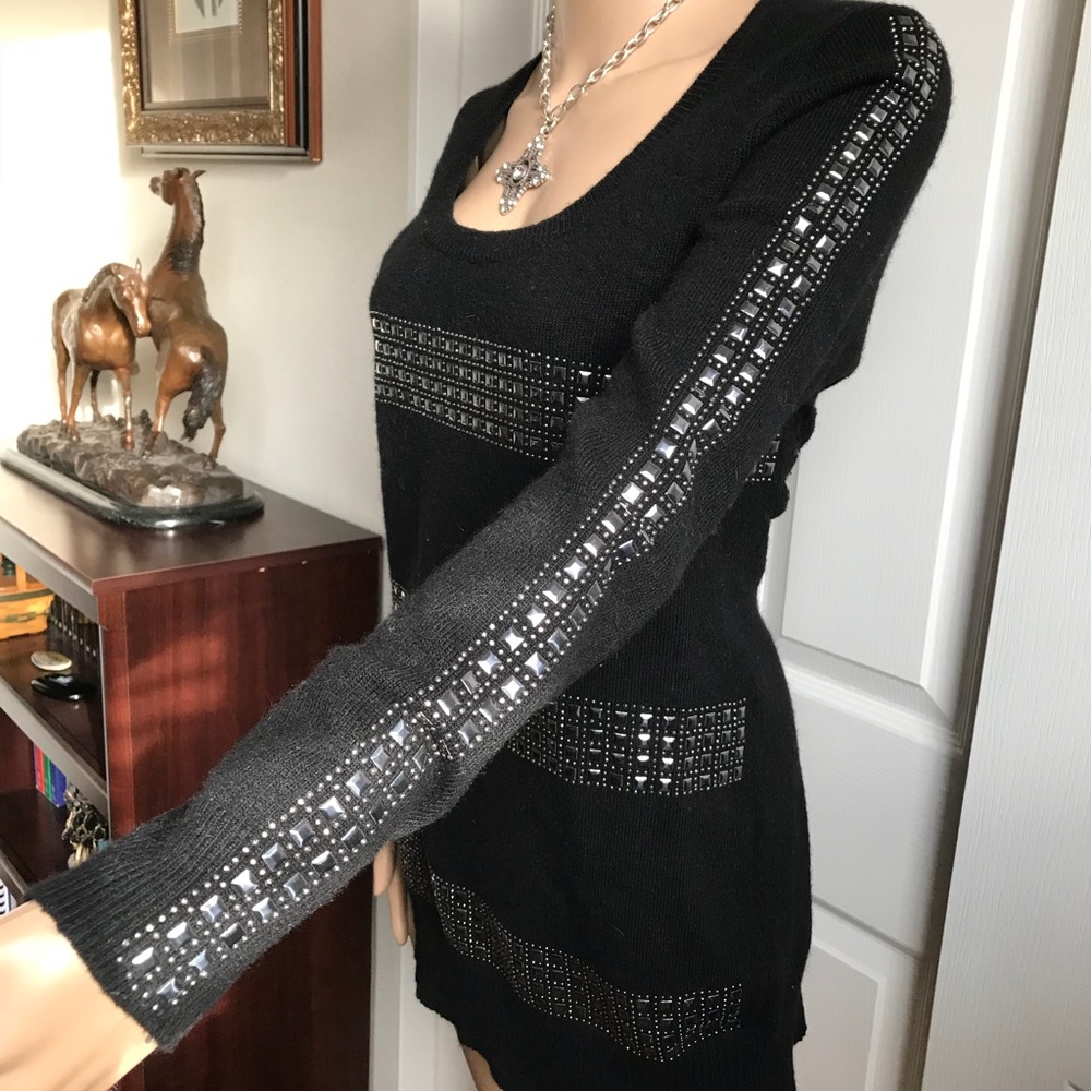 BCBG Maxazaria Black tunic sweater ❤️❤️